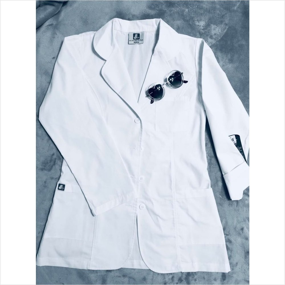 White blazer/lab coat